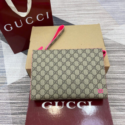 Gucci GG Supreme Pouch