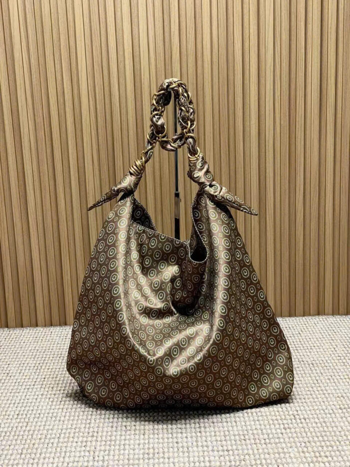 Saint Laurent Cassandre Hobo
